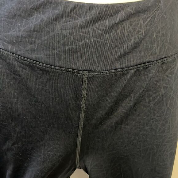Marvel Hero Elite Athletic Black w/ Abstract Design & Mesh Cropped Leggings-XL - Picture 6 of 14